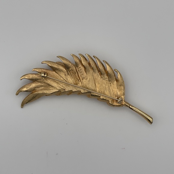 Vintage Marcel Boucher Gold  Tone Layered  Floral Leaf  Brooch Signed Numbered - Picture 2 of 7